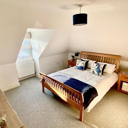 Swanage Holiday Penthouse Apartment, Moments From Beach And Town, On Site Parking, Fast Wifi, Sleeps Up To 6, Rated Exceptional Zewnętrze zdjęcie