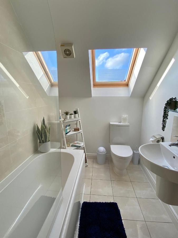 Swanage Holiday Penthouse Apartment, Moments From Beach And Town, On Site Parking, Fast Wifi, Sleeps Up To 6, Rated Exceptional Zewnętrze zdjęcie