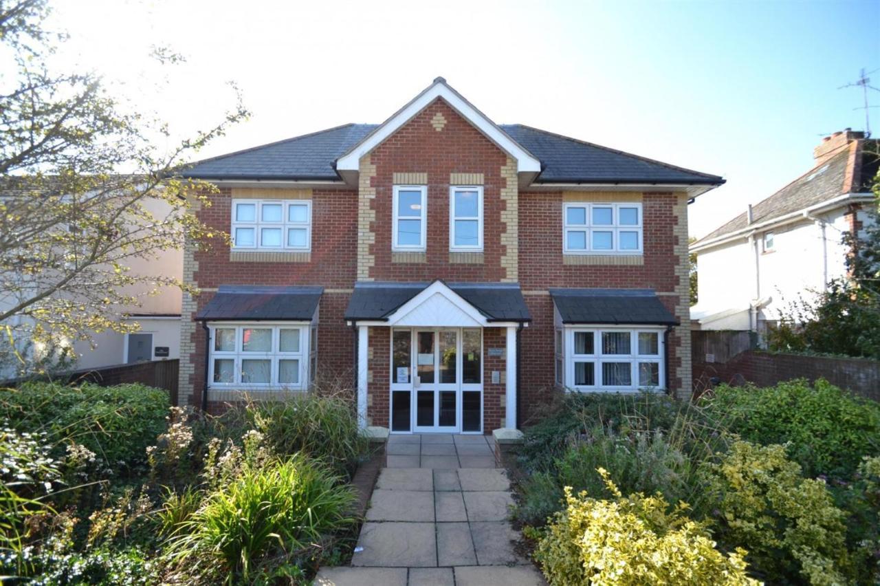 Swanage Holiday Penthouse Apartment, Moments From Beach And Town, On Site Parking, Fast Wifi, Sleeps Up To 6, Rated Exceptional Zewnętrze zdjęcie