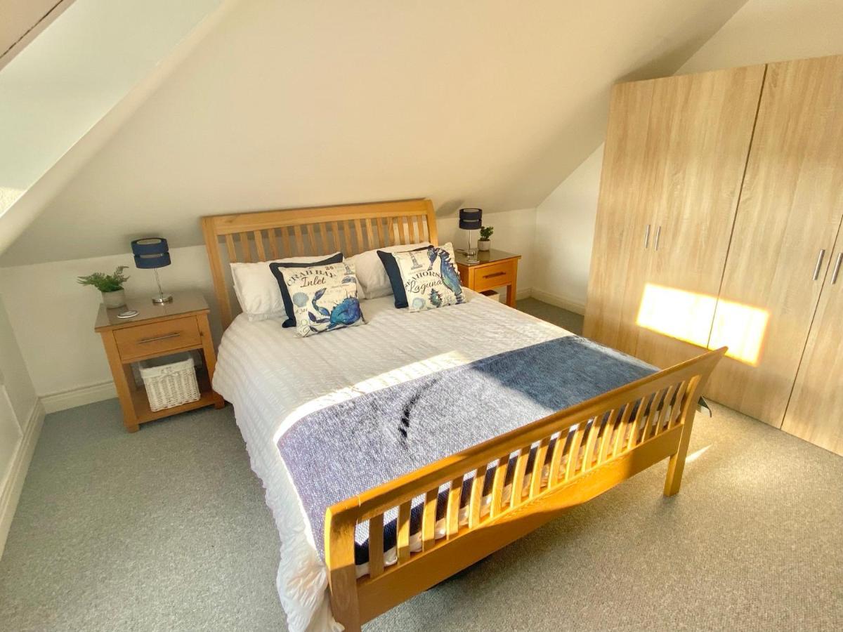 Swanage Holiday Penthouse Apartment, Moments From Beach And Town, On Site Parking, Fast Wifi, Sleeps Up To 6, Rated Exceptional Zewnętrze zdjęcie