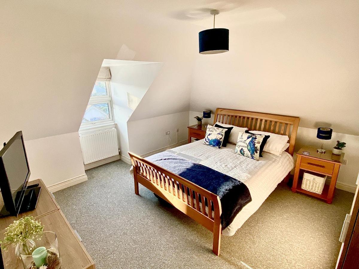 Swanage Holiday Penthouse Apartment, Moments From Beach And Town, On Site Parking, Fast Wifi, Sleeps Up To 6, Rated Exceptional Zewnętrze zdjęcie
