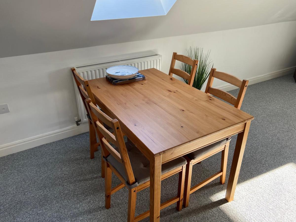 Swanage Holiday Penthouse Apartment, Moments From Beach And Town, On Site Parking, Fast Wifi, Sleeps Up To 6, Rated Exceptional Zewnętrze zdjęcie