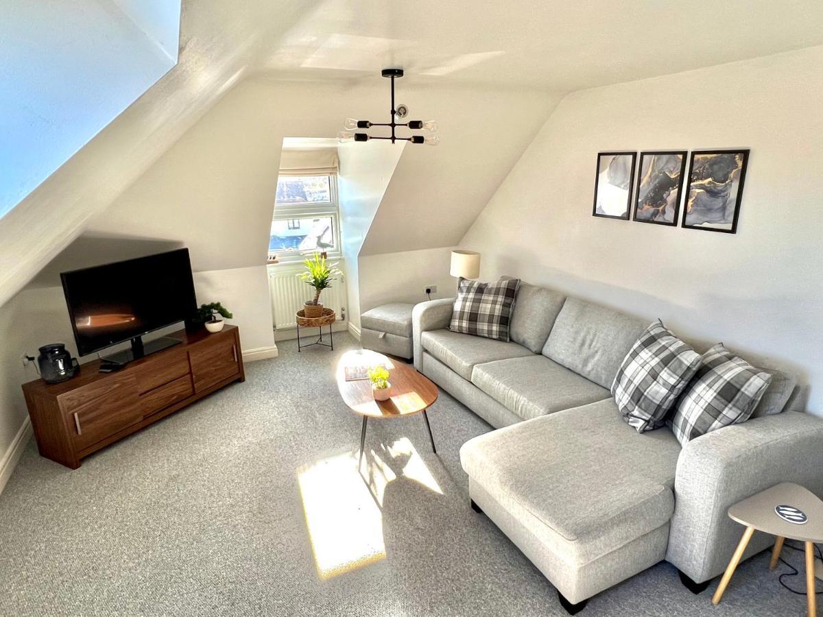 Swanage Holiday Penthouse Apartment, Moments From Beach And Town, On Site Parking, Fast Wifi, Sleeps Up To 6, Rated Exceptional Zewnętrze zdjęcie